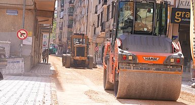 Elazığ Belediyesi Yeni Mahalle'de asfaltlama çalışmalarını sürdürüyor