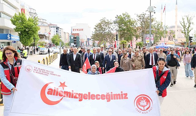 Elazığ'da 'Aile Yılı' yürüyüşü