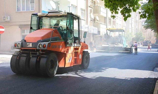 Elazığ'da asfaltlama çalışmaları sürüyor