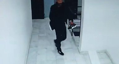 Elazığ'da ayakkabı hırsızlığı kamerada