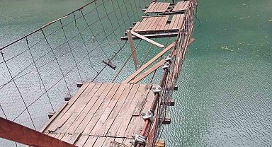 Elazığ'da fırtınadan dolayı asma köprü zarar gördü