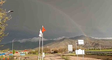 Elazığ'da gökkuşağı görenleri mest etti