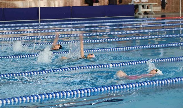 Elazığ'da minikler yüzme müsabakaları tamamlandı