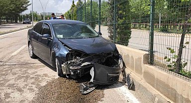 Elazığ'da otomobil duvara çarptı: 1 yaralı