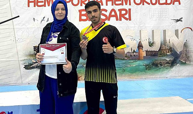 Elazığlı sporcu bilek güreşinde Türkiye 2'ncisi oldu