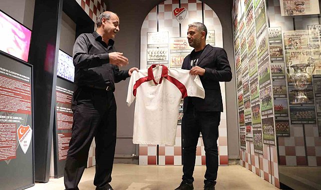 Elazığspor'un ilk kez Süper Lige çıktığı formayı, 23 yıl sonra müzeye bağışladı