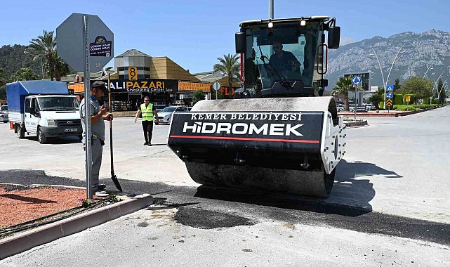 Elektrik altyapısı yenilenen Kemer'de yollar asfaltlanıyor