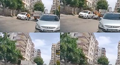 Elektrikli bisikletle otomobile çarptılar: O anlar kamerada
