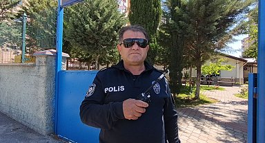 Emekliliğini telsizle duyurdu