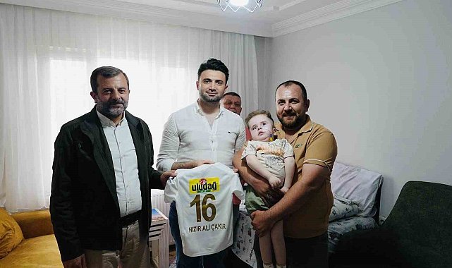 Enes Çelik'ten minik taraftara anlamlı ziyaret