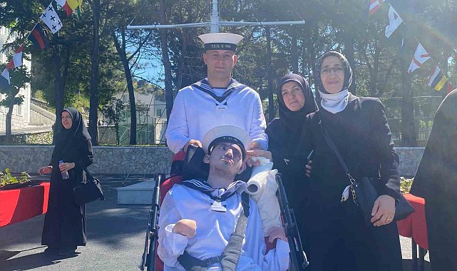 Engelleri aşıp üniformalarını gururla giydiler