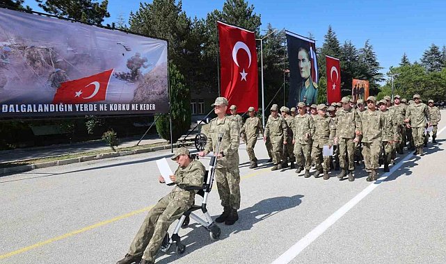 Engelli bireyler, temsili askerlik yemini ile Mehmetçik oldu
