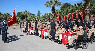Engelli bireyler temsili askerlikle üniforma giyerek yemin etme gururunu yaşadı