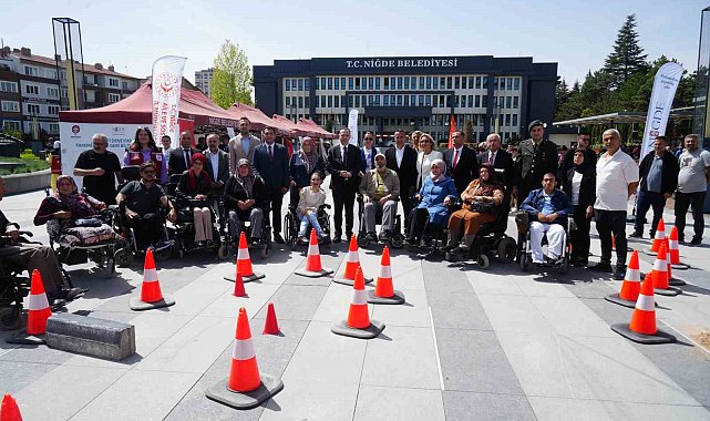 Engelli parkurunda empati yaptılar