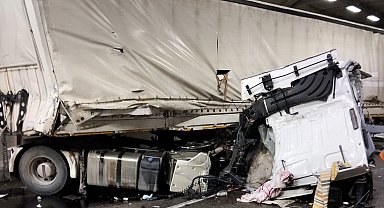 Erkenek Tüneli'nde trafik kazası: 1 ağır yaralı