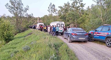 Erzincan'da devrilen traktörün altında kalan sürücü hayatını kaybetti