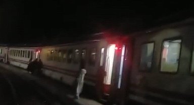 Erzincan'da heyelan nedeniyle Doğu Ekspresi İliç Tren Garında bekletiliyor