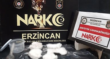 Erzincan'da peçeteye emdirilmiş uyuşturucu madde ele geçirildi