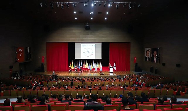 Erzincan'da Türk Dünyası Ozanlar Şöleni ve Âşık Edebiyatı Konseri gerçekleştirildi