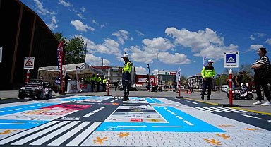 Erzincan'da uygulamalı trafik eğitimi verildi