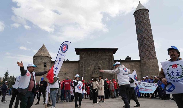 Erzurum'da 1 Mayıs'ın kutlama adresi Yakutiye Kent Meydanı oldu