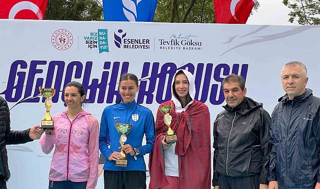 Esenler'de 19 Mayıs Coşkusu: Gençlik Koşusu'nda şampiyonlar belli oldu