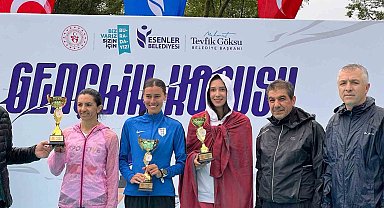 Esenler'de 19 Mayıs Coşkusu: Gençlik Koşusu'nda şampiyonlar belli oldu