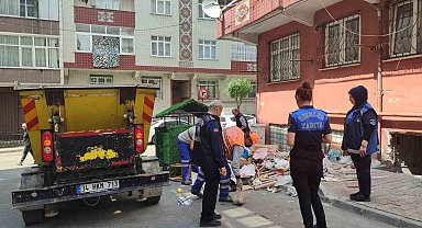 Esenler'de 4. kez temizlenen daireden 7 kamyon çöp çıktı