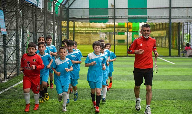 Esenyurt Belediyesi'nden geleceğin futbolcularına destek