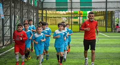Esenyurt Belediyesi'nden geleceğin futbolcularına destek