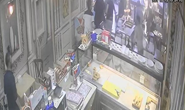 Esenyurt'ta Bass sesini deprem sanan vatandaşlar böyle sokağa döküldü