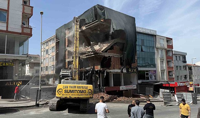 Esenyurt'ta deprem kabini testi yürekleri ağza getirdi