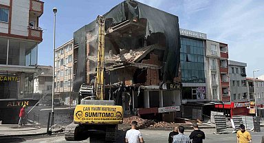 Esenyurt'ta deprem kabini testi yürekleri ağza getirdi