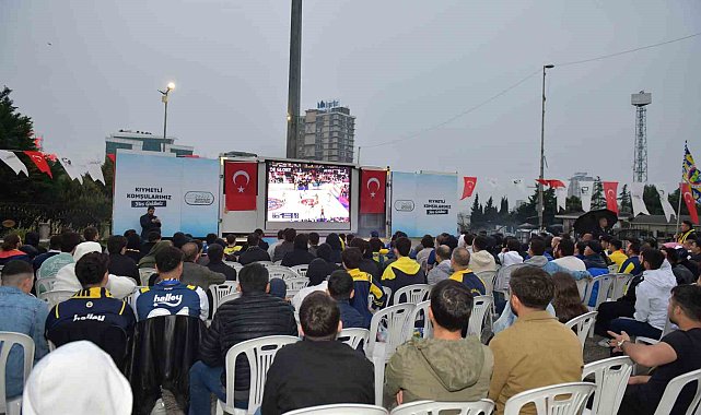 Esenyurt'ta final coşkusu: Fenerbahçe zaferi dev ekranda kutlandı
