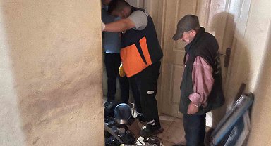 Esenyurt'ta yaşlı adamın çöp evi 4'üncü kez boşaltıldı