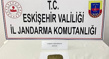 Eskişehir'de ilçeye uyuşturucu taşıyan 2 şüpheli yakalandı