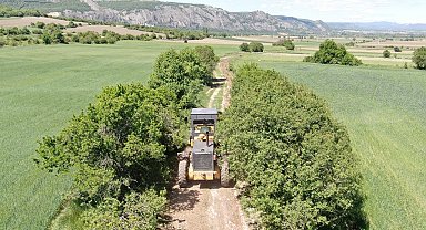 Eskişehir'in İnönü ilçesinde tarla yolları sezona hazırlanıyor