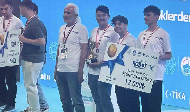 Eskişehirli öğrencilerden Uluslararası Robot Yarışması'nda büyük başarı