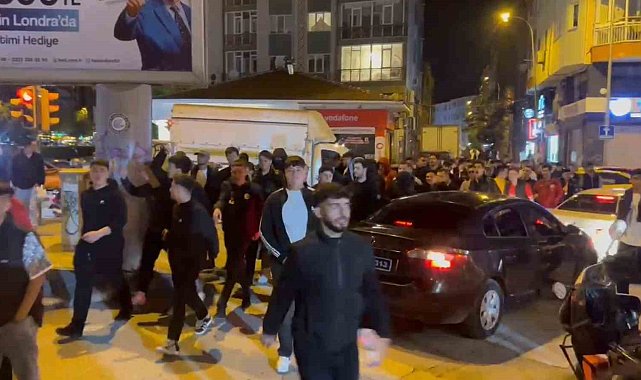 Eskişehirspor taraftarı sokağa döküldü