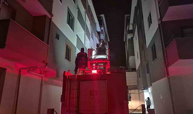 Evde uyuyakalan çocuk mahalleyi ayağa kaldırdı