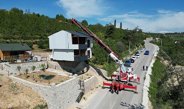 Evi yıkımdan vinçle kurtaran kişi konuştu