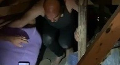 Farklı suçlardan aranan şahıs çatı katında yakalandı