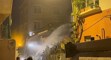 Fatih'te kısmen çöken metruk bina kontrollü olarak yıkıldı