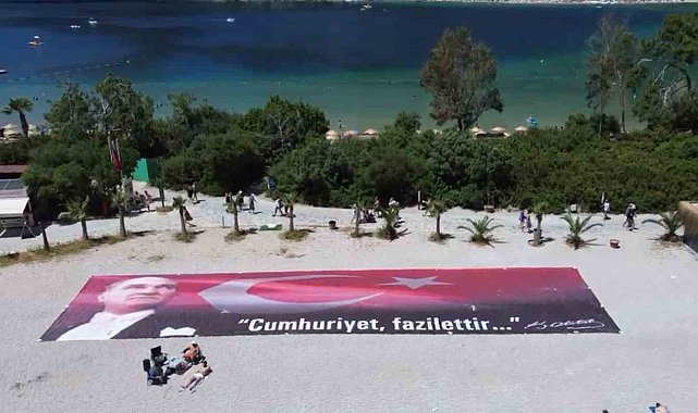 Fethiye Ölüdeniz'de 19 Mayıs hem karada hem havada coşkuyla kutlandı