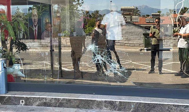 Fethiye'de AK Parti İlçe Başkanlığı binasına taşlı saldırı