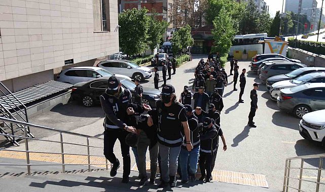 FETÖ'yü finanse eden Maydonoz Döner'e yapılan operasyonda 23 şüpheli yakalandı