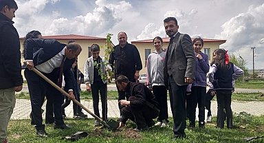 Fidan dikim etkinliğine Çıldır YBO da katıldı