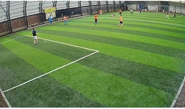 Futbol oynarken kalp krizi geçiren genç hayatını kaybetti