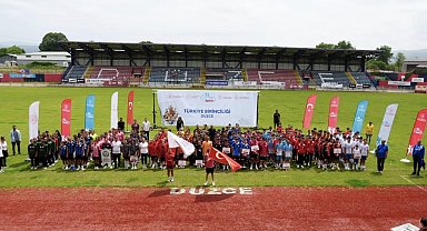 Futbol yıldızlar Türkiye birinciliği başladı