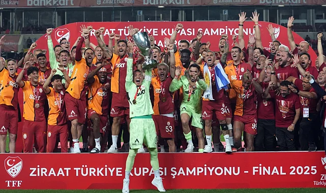 Galatasaray, kupayı coşkuyla kaldırdı!